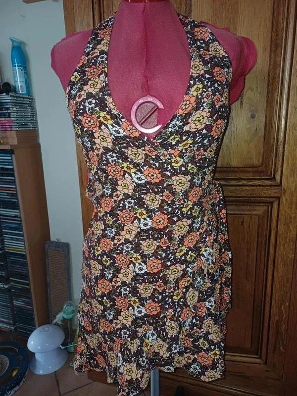 Vestido floral portefeuille tamanho 38 marca Kiabi novo em viscose – photo 2